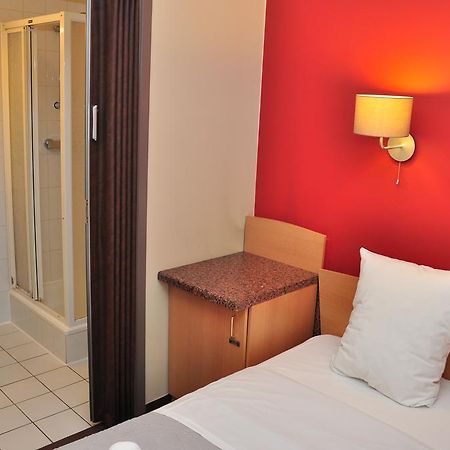 Afrit 28 Hotel Heusden-Zolder Szoba fotó