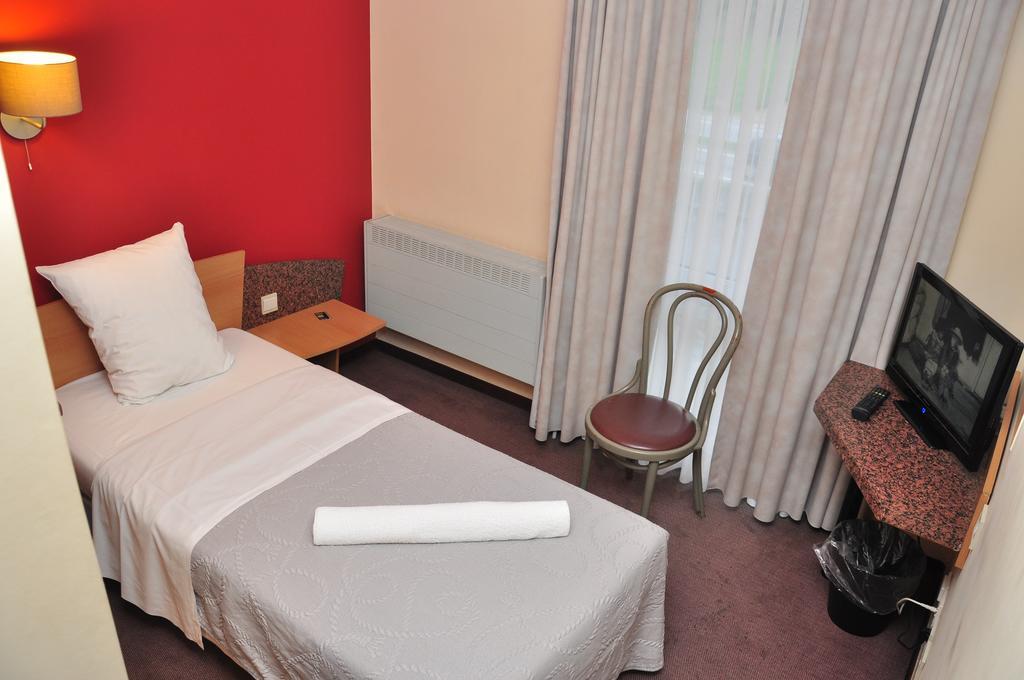 Afrit 28 Hotel Heusden-Zolder Szoba fotó