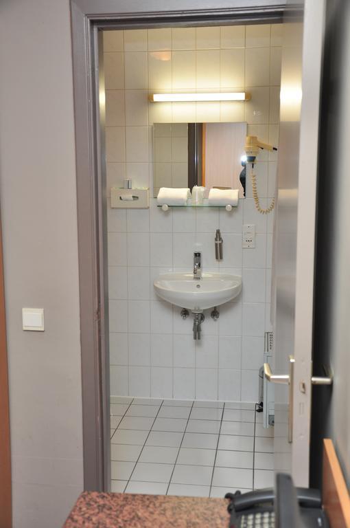 Afrit 28 Hotel Heusden-Zolder Szoba fotó