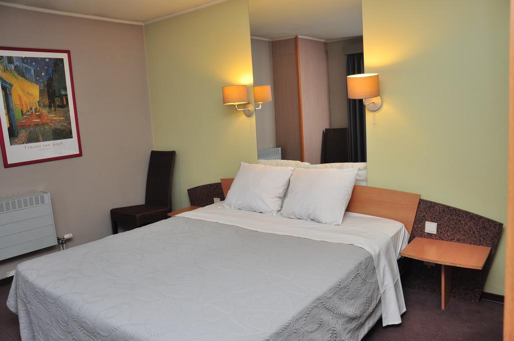 Afrit 28 Hotel Heusden-Zolder Szoba fotó