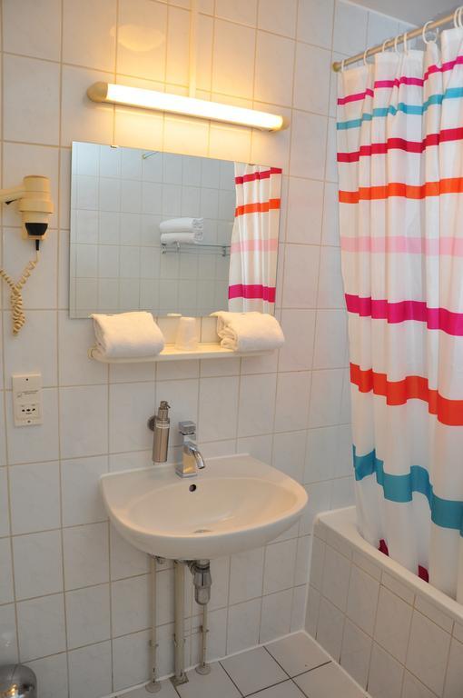 Afrit 28 Hotel Heusden-Zolder Szoba fotó