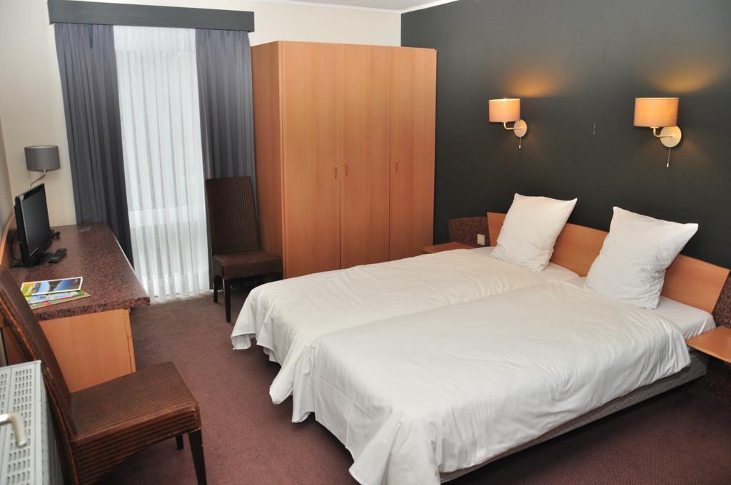 Afrit 28 Hotel Heusden-Zolder Szoba fotó